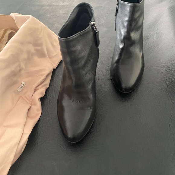 Prada Calzature Donna Bootie - Excellent Condition - Black Size 37.5 - Picture 3 of 15